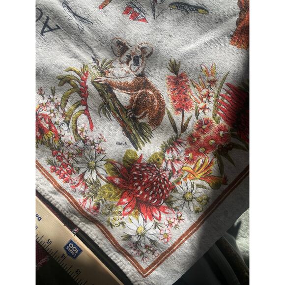 Beautiful linen Australia map Heil Scarf, Red and Yellows, earth tones, kangaroo - Picture 1 of 10